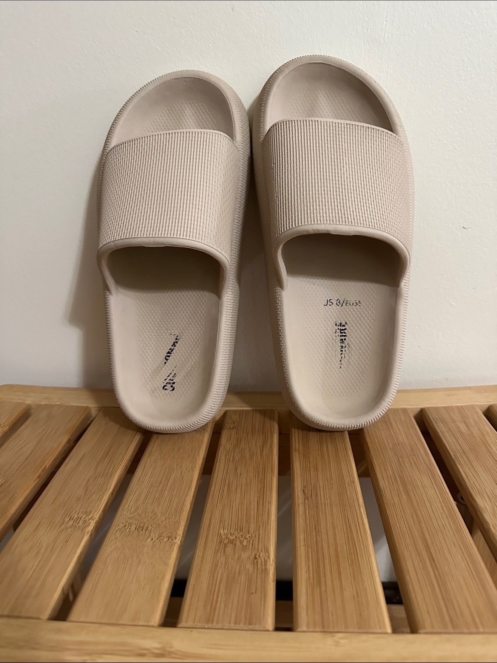 Cushionaire Feather Cloud Neutral Beige Slides